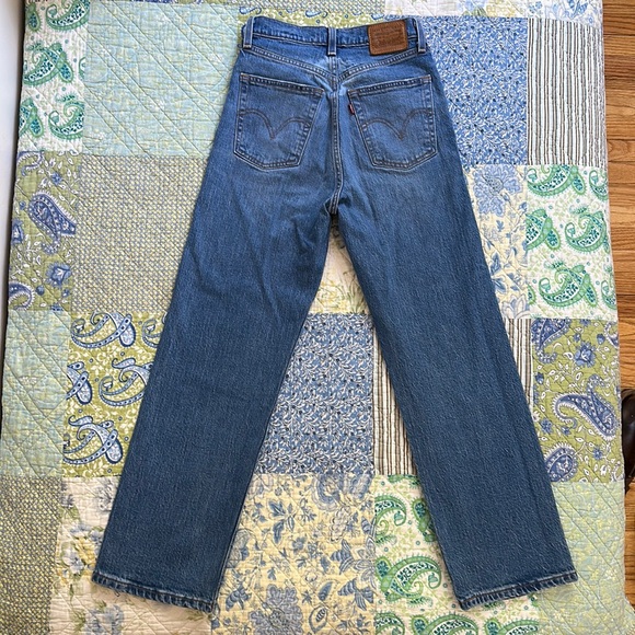 Levi’s Ribcage Medium Dark Wash Straight Leg Jeans - Picture 2 of 5